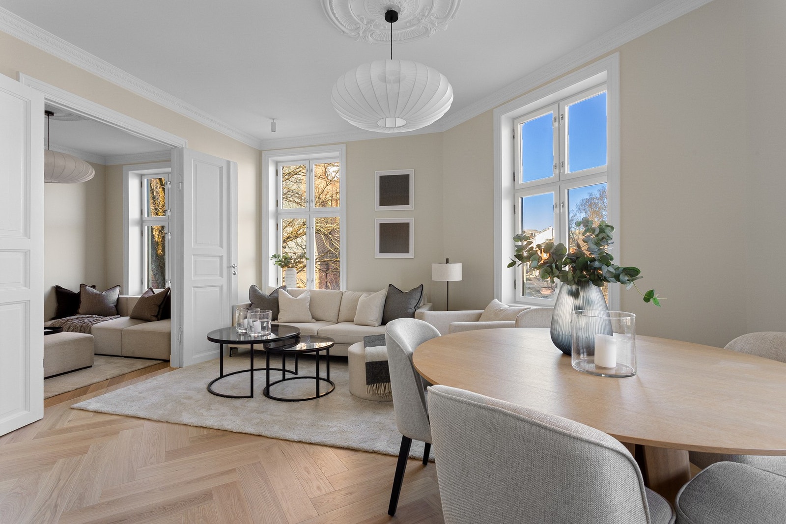 Det er god plass til stor spisestue tilknyttet kjøkkenet - ideelt for middagsgjester. Galleribilde