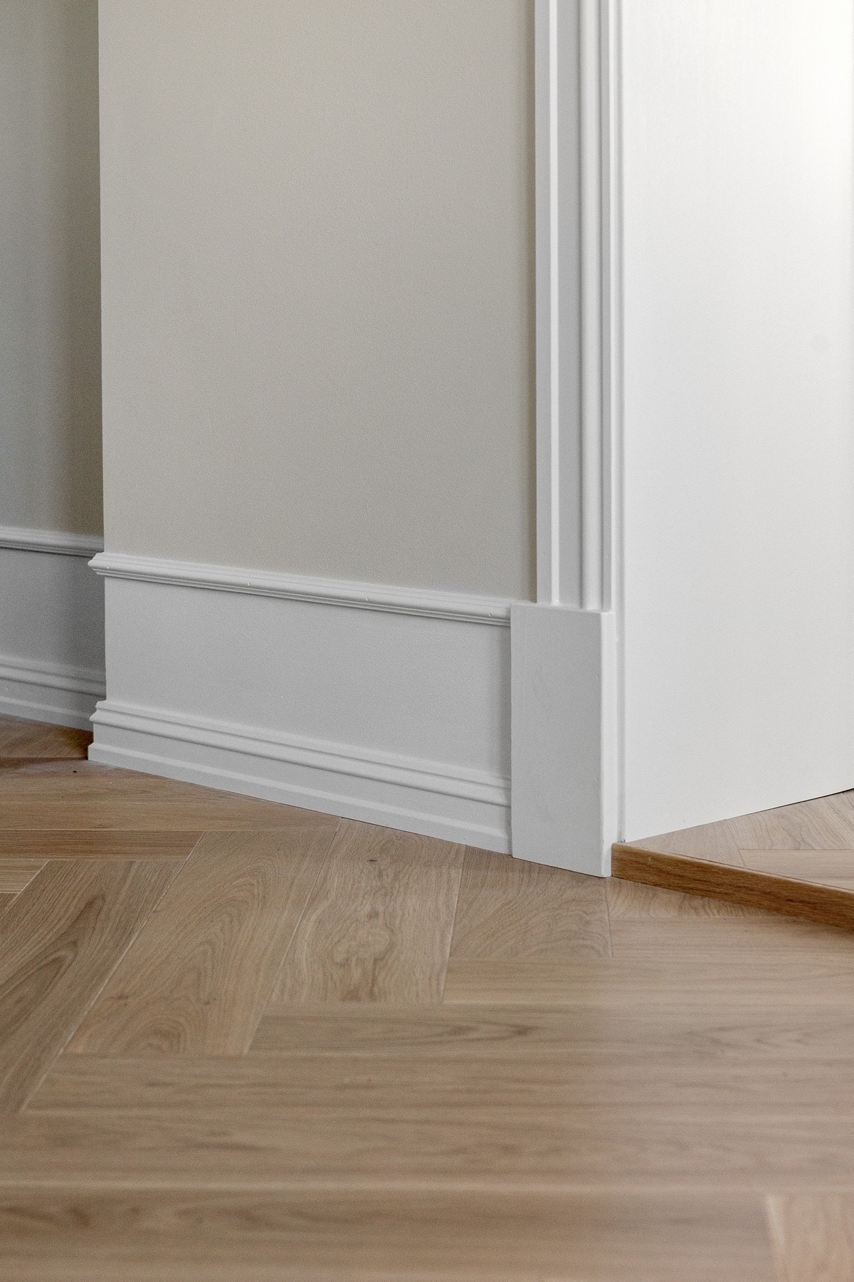 Det ble i 2026 lagt eksklusivt parkettgulv i fiskebensmønster i samtlige oppholdsrom. Galleribilde