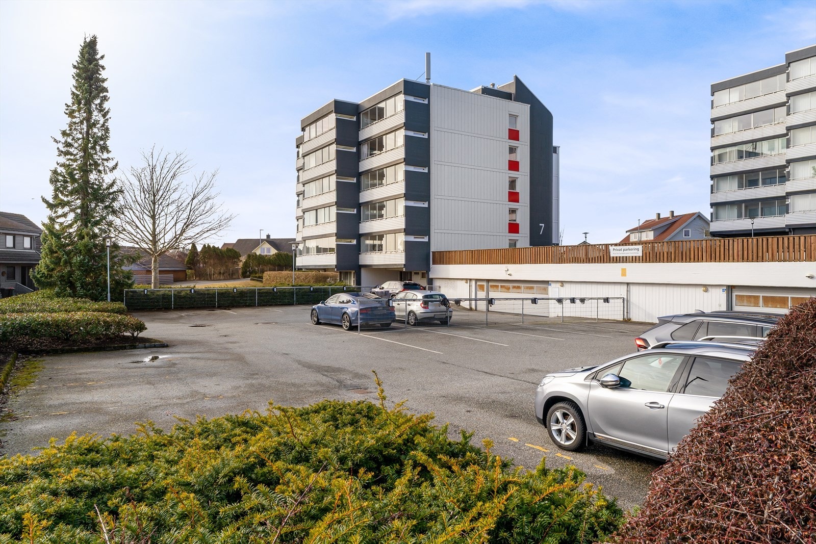 For øvrig: Heis. Fast parkeringsplass. Aktivitetshus som kan leies Galleribilde