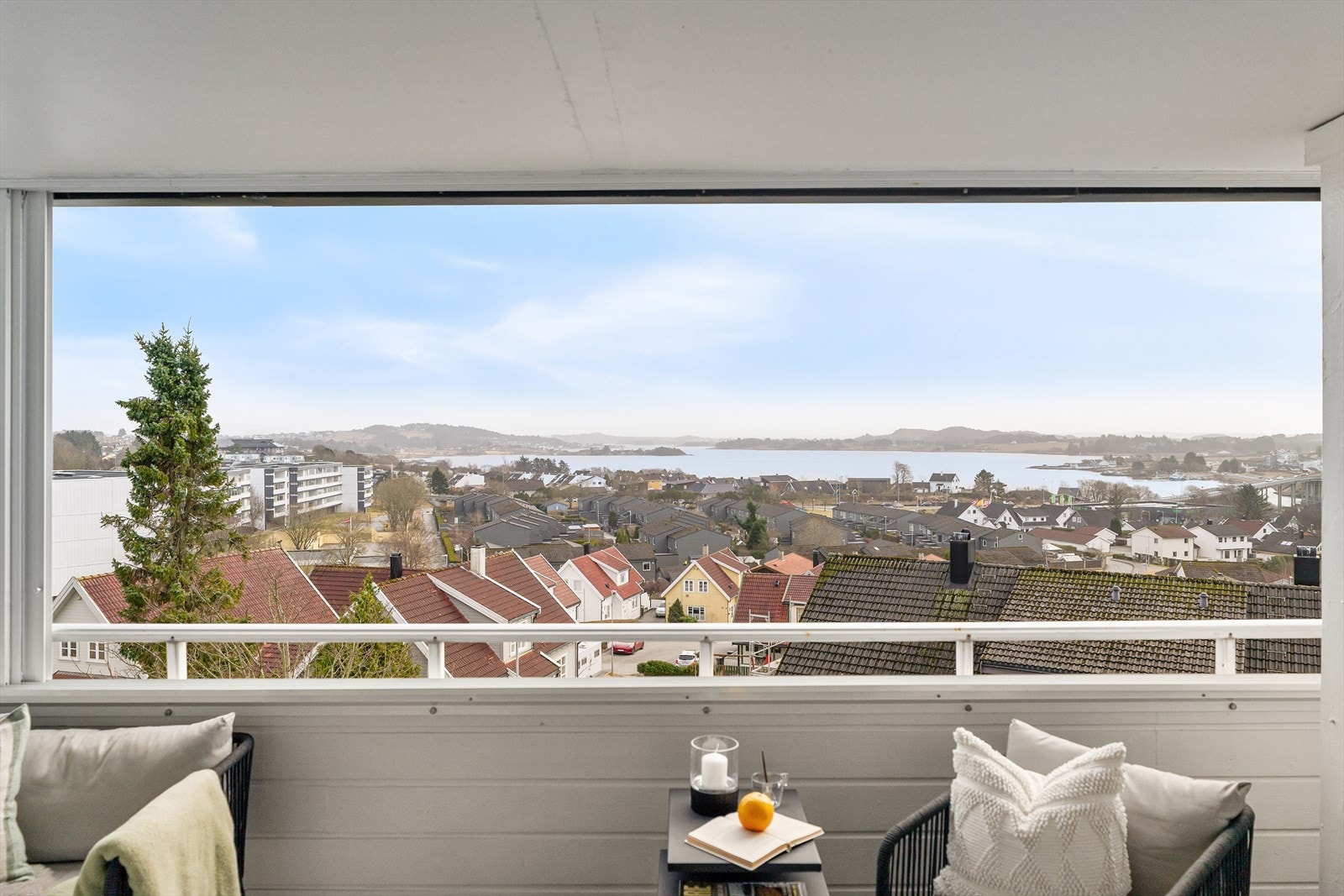 Vinduene kan åpnes og lukkes etter vær og vind Galleribilde