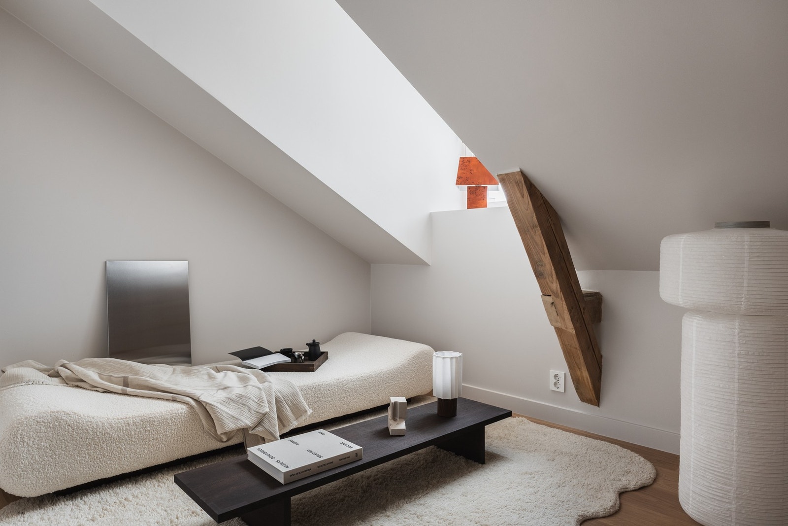 Leilighetens andre soverom har også en fredelig plassering mot den rolige bakgården. Galleribilde