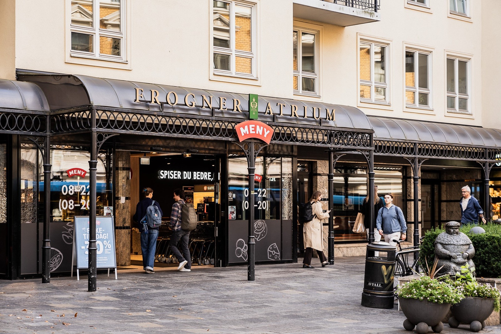 Få kaloriers gange til Frogner Atrium i Frognerveien 10 med Meny og Mester Grønn med mer. Galleribilde