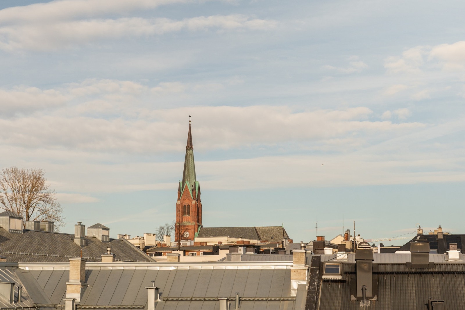 Vakre historiske omgivelser: Her har du utsikt mot Uranienborg kirke. Galleribilde