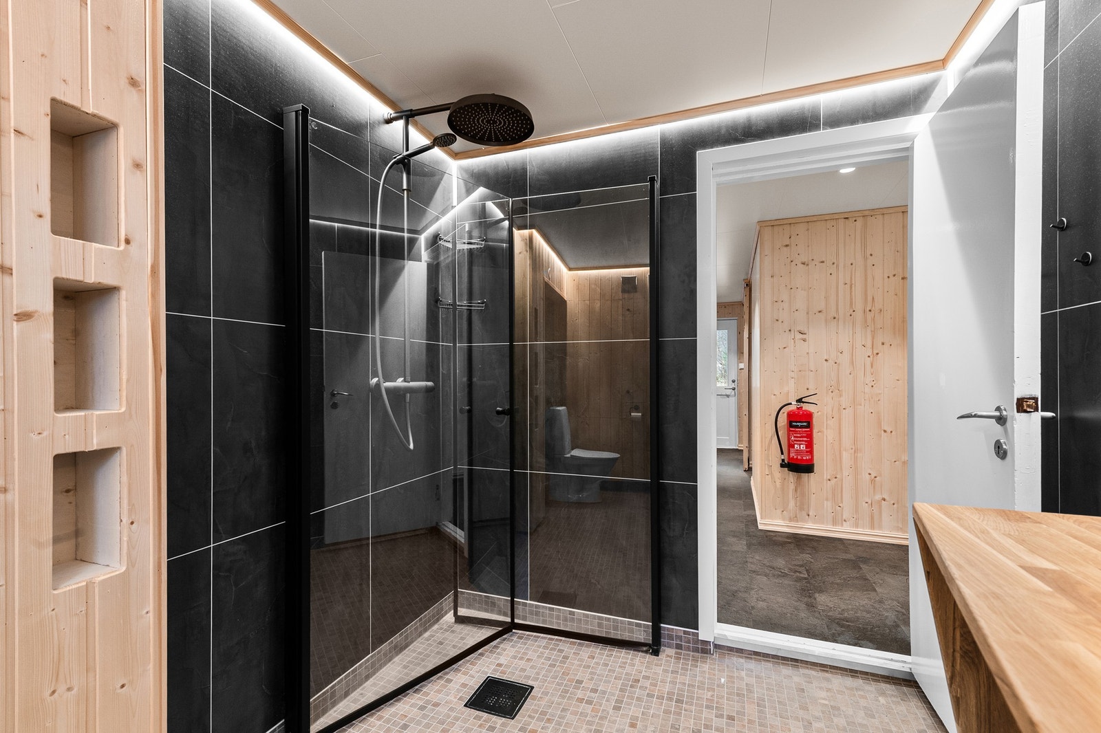 Dusj med foldbare glassdører Galleribilde