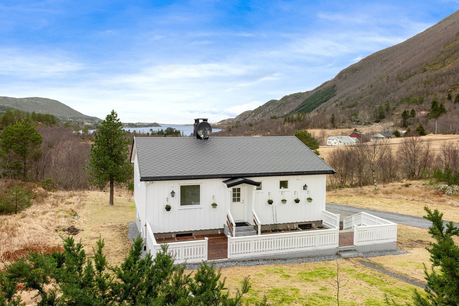 Møremegling v/ Marius Ødegaard presenterer Hellandsvegen 108 Galleribilde