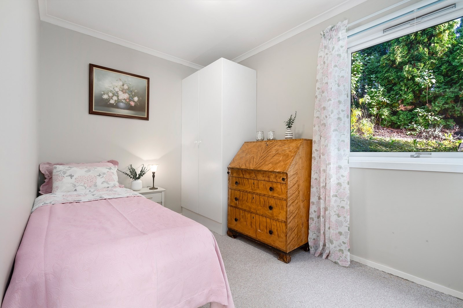 Soverom 2 - Rommet er ideelt som barnerom, gjesterom eller kontor. Galleribilde