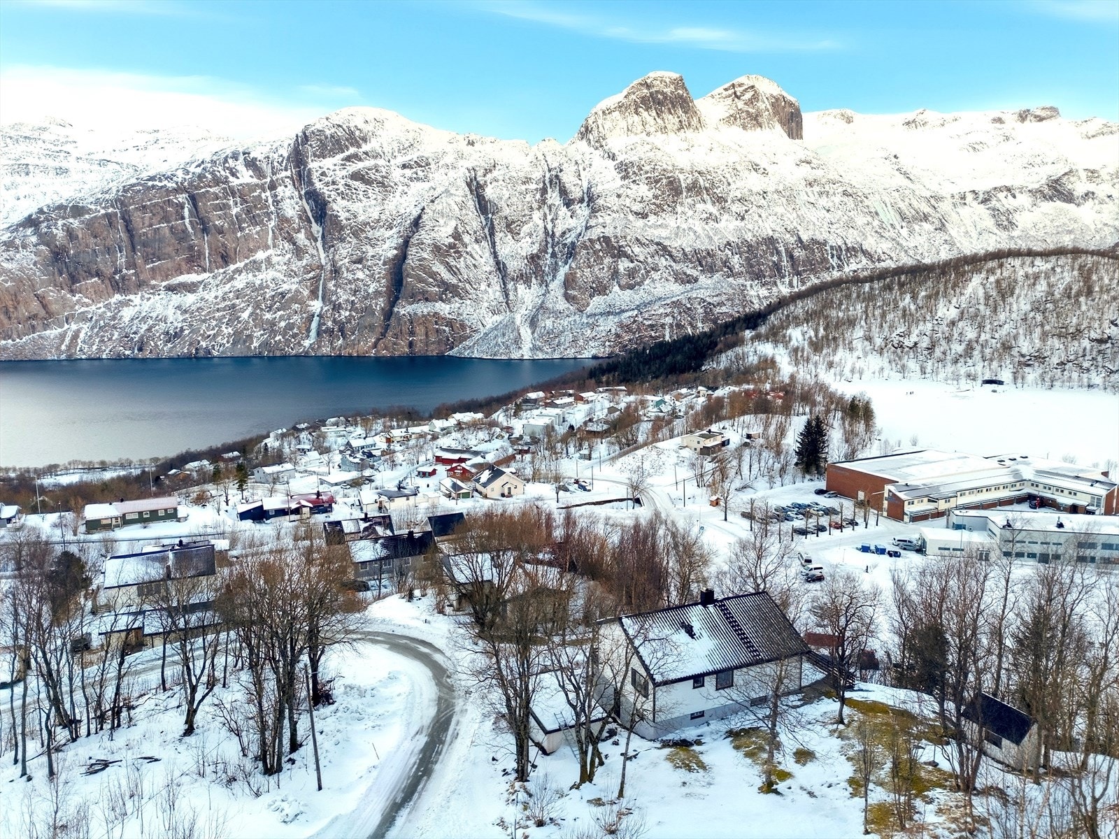 Innholdsrik enebolig med flott utsikt. Galleribilde