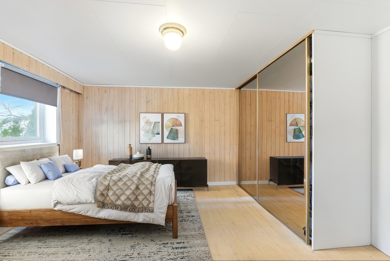 Soverom nr.3 med stort garderobeskap, AI møbleringsforslag. Galleribilde