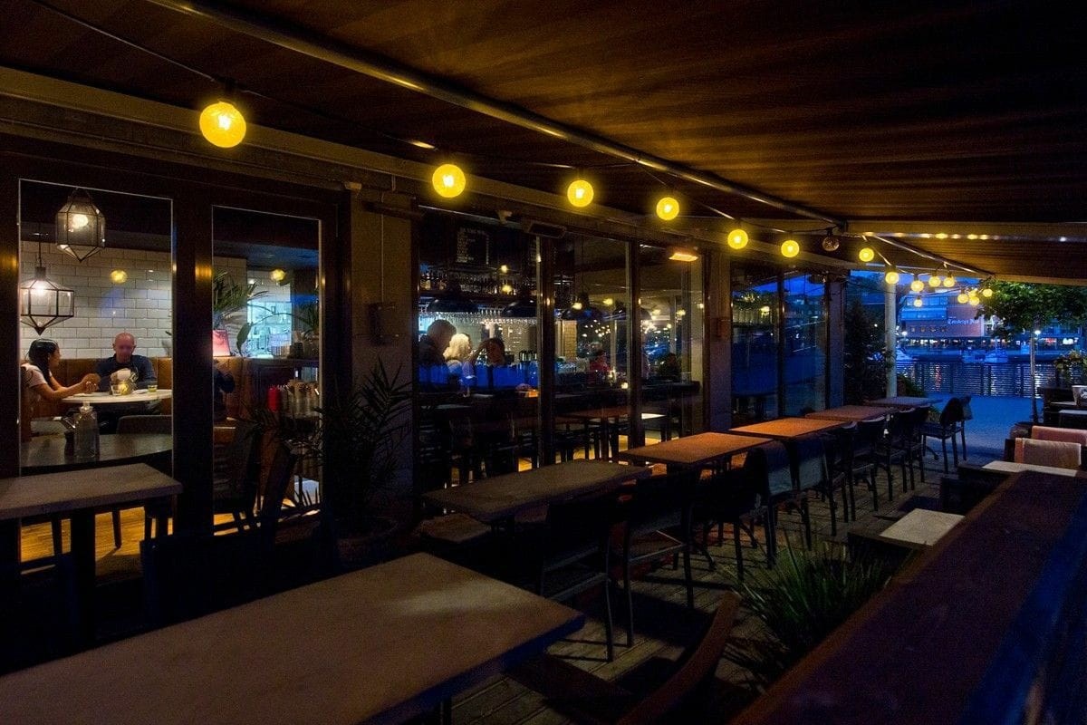 Populære restaurant Kverneriet ligger et stenkast unna Galleribilde