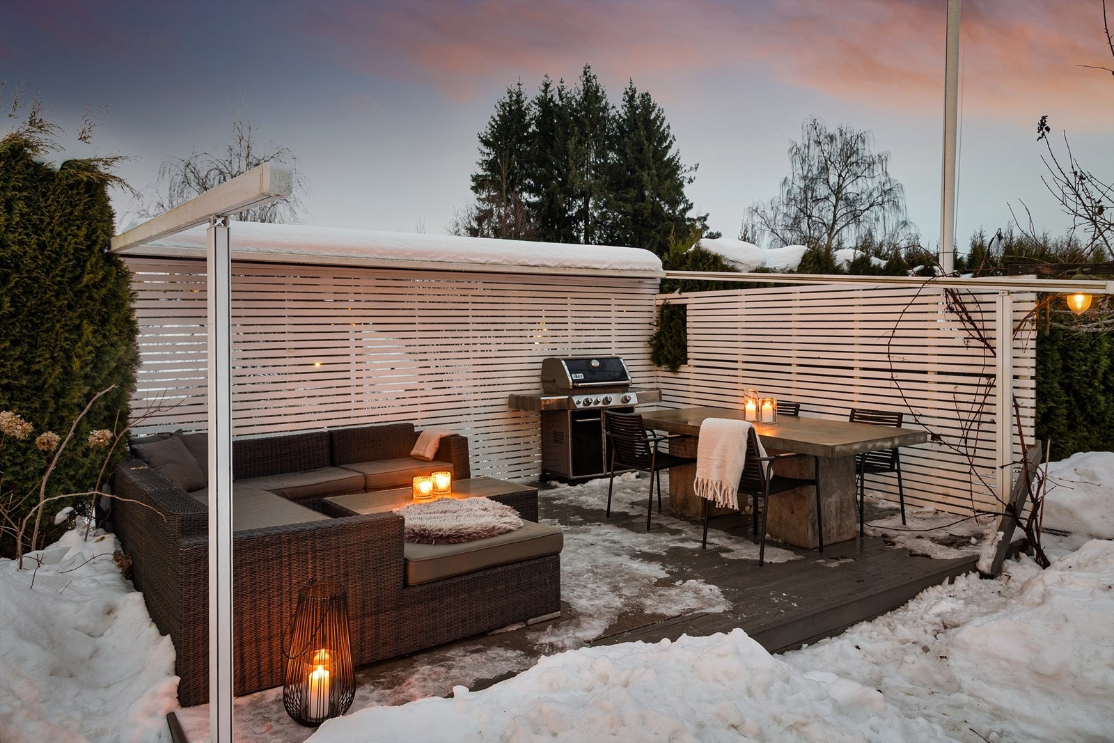 Flott markterrasse med elektrisk markise Galleribilde