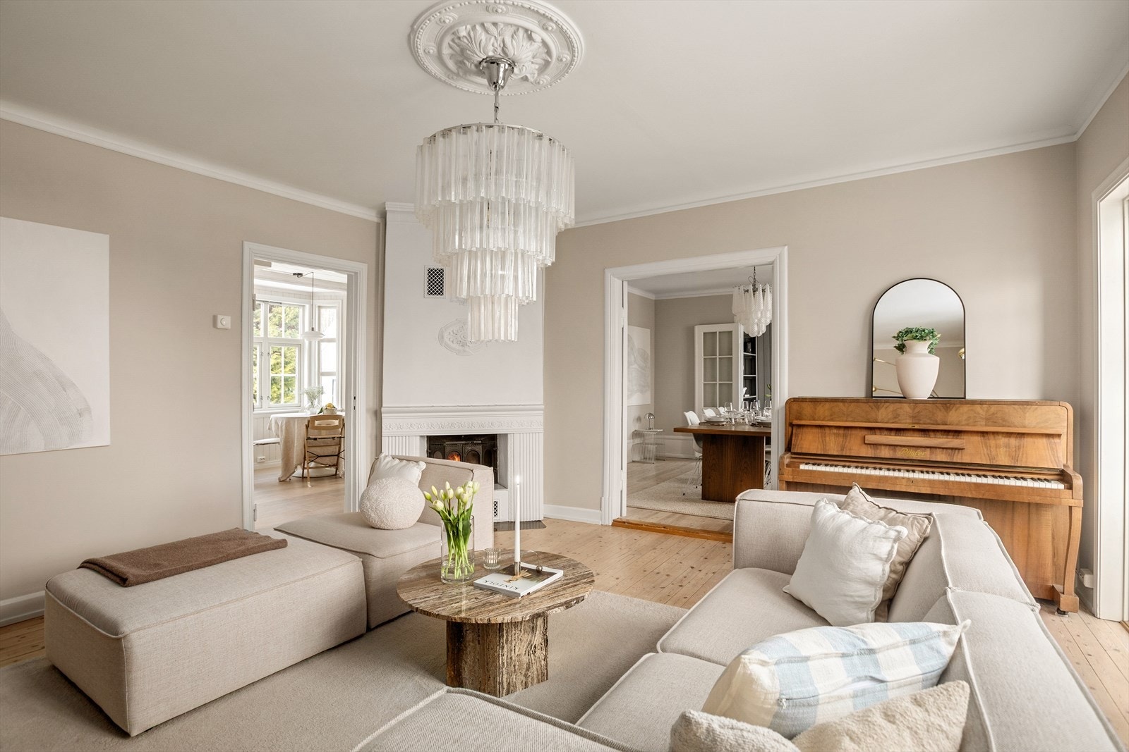 Videre adkomst til lys og lekker stue Galleribilde