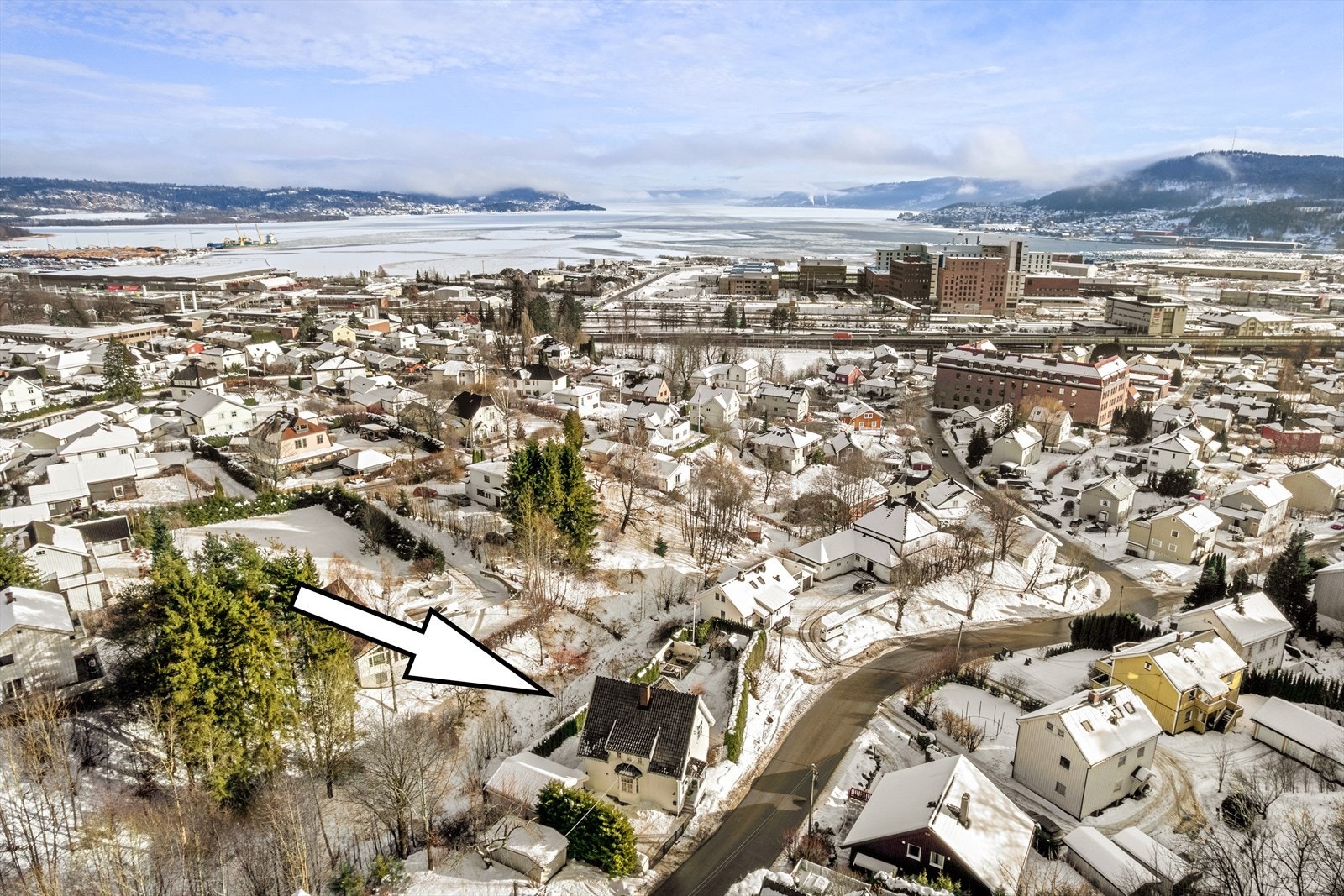 Ønsker du å bo sentralt, men tilbaketrukket fra støy er dette en perfekt beliggenhet for deg Galleribilde