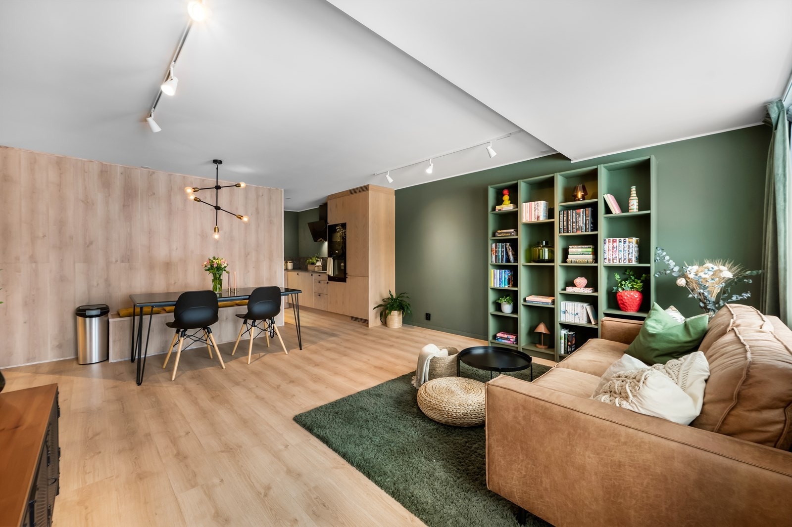 Velkommen til Blystadringen 12A- En oppgradert og romslig 2-roms andelsleilighet med en attraktiv beliggenhet i Blystadlia. Galleribilde