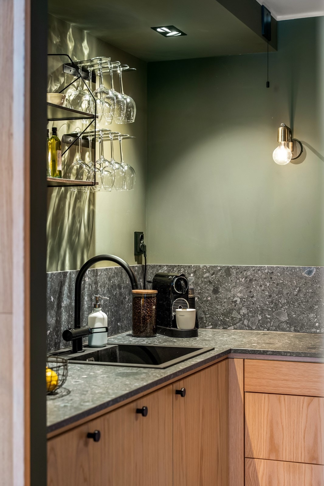 Moderne kjøkken med flotte detaljer. Galleribilde