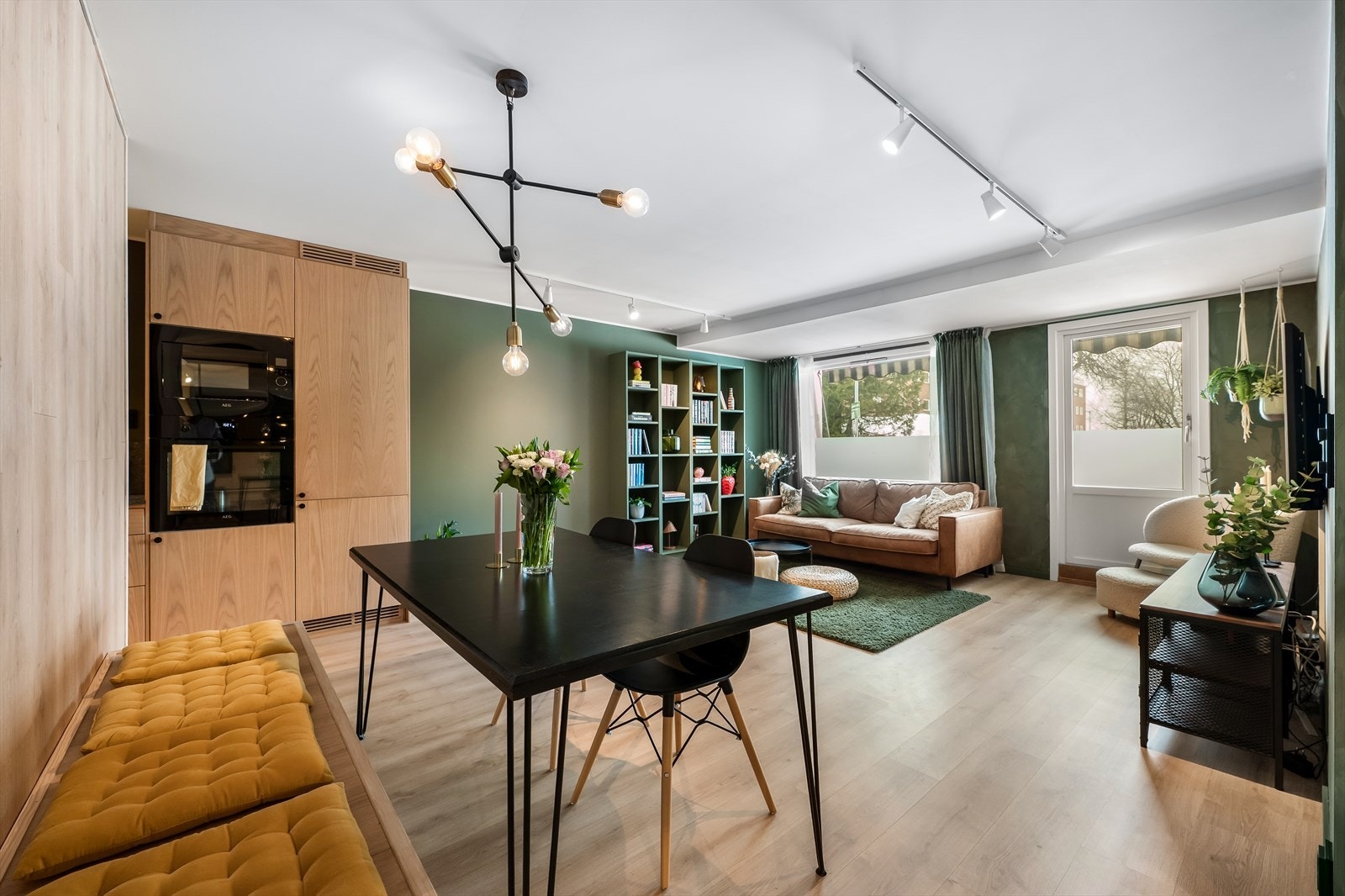 Leiligheten ligger i en praktisk underetasje og er oppgradert de siste årene med flotte detaljer. Galleribilde