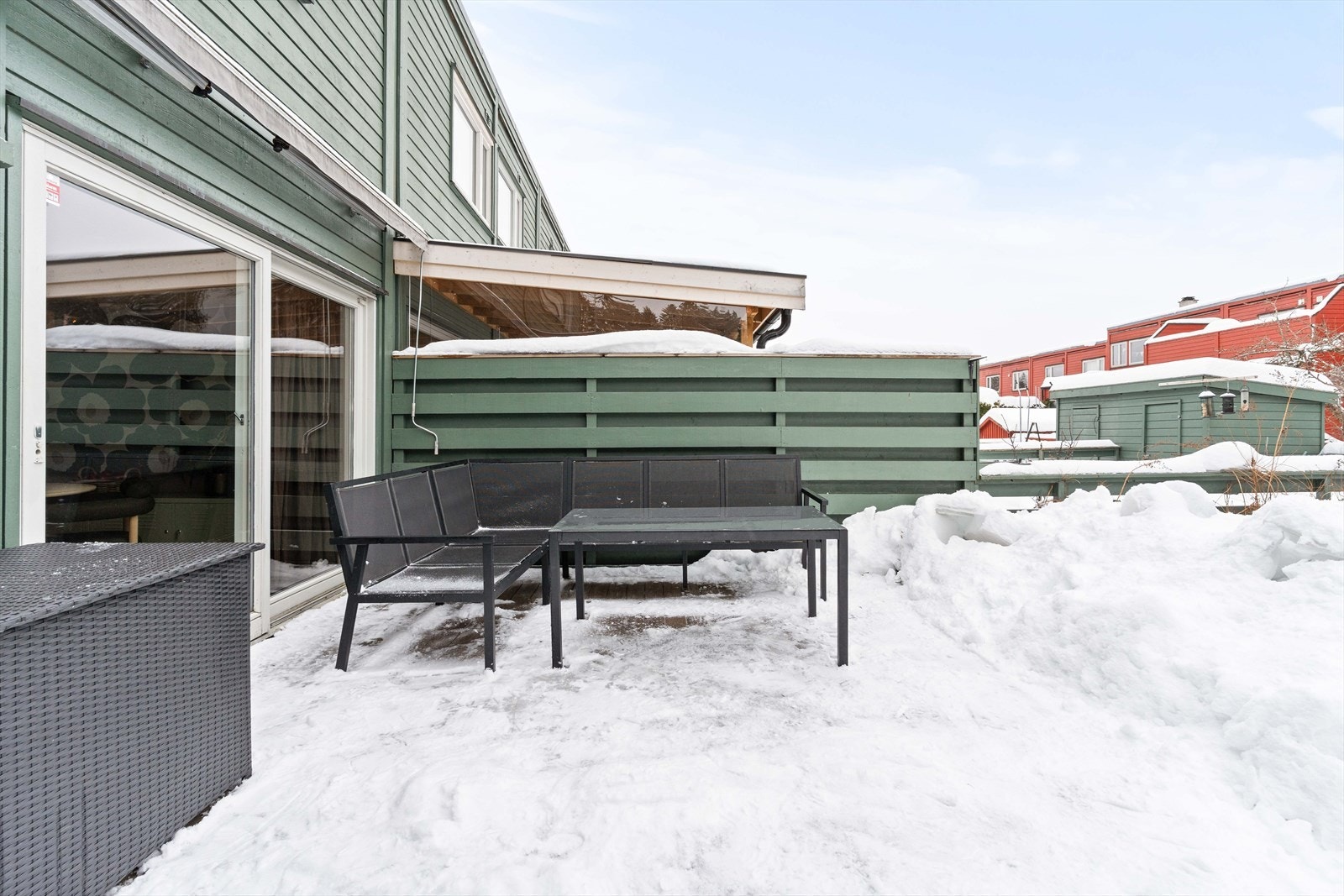 Markterrasse - solrik uteplass for utemøbler og grill Galleribilde