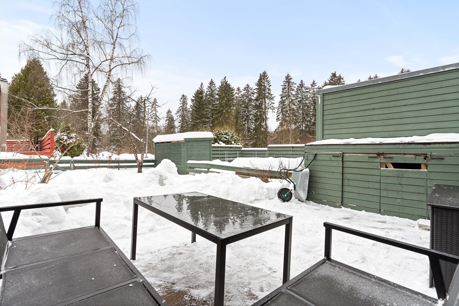 Skjermet hage - fin for lek og avslapning Galleribilde