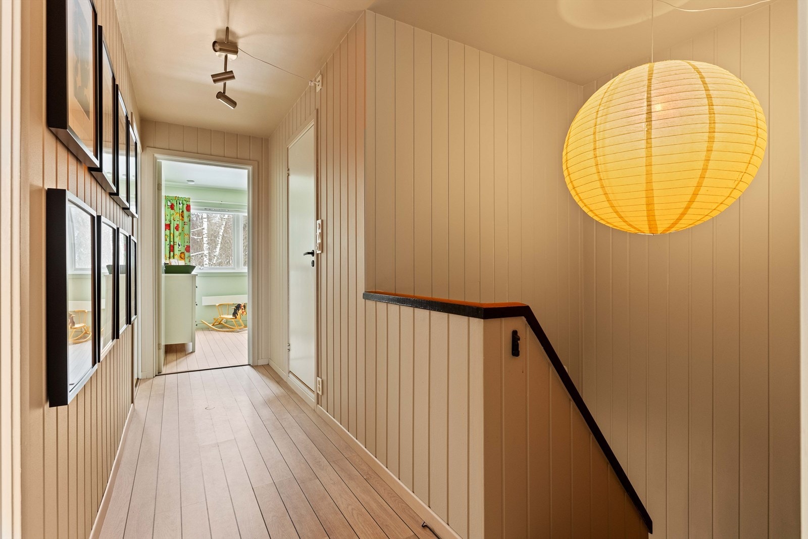 Gang i 2. etasje Galleribilde