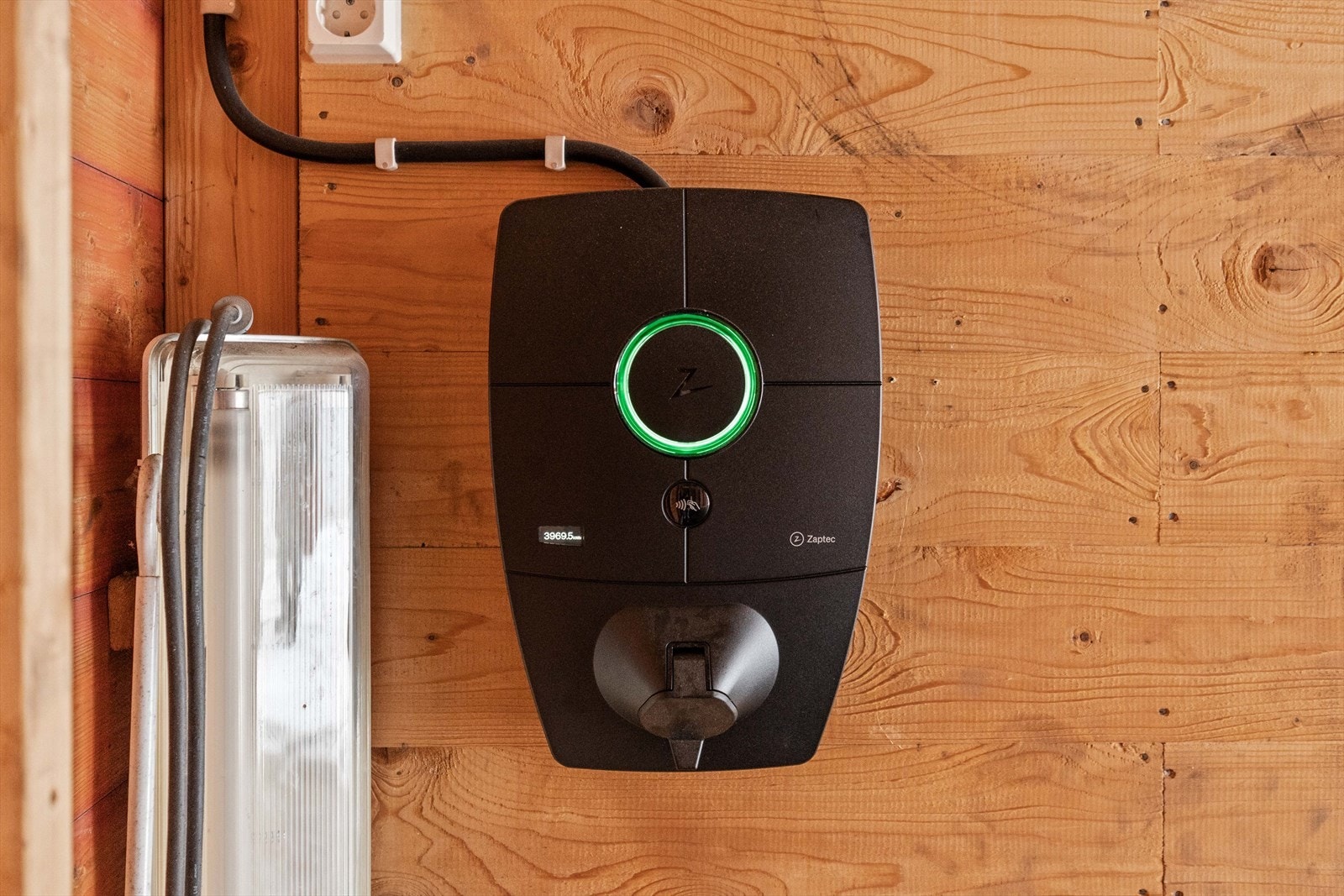 Elbillader - klart for moderne bilhold Galleribilde