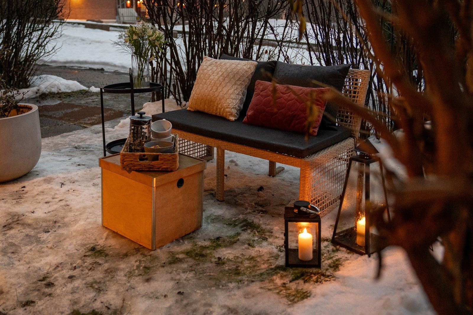 Solrik, sydøstvendt terrasse ved inngangspartiet. Galleribilde