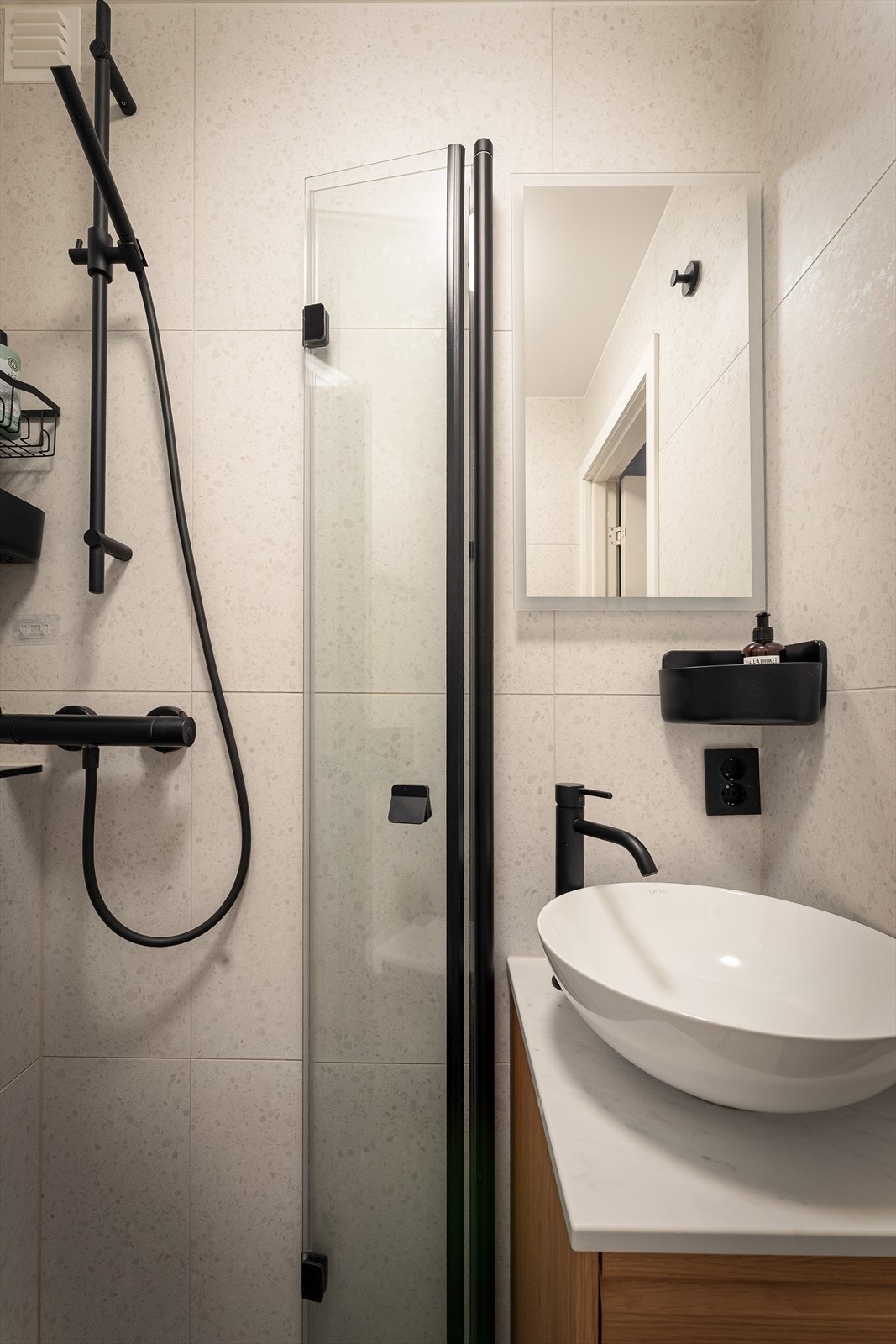 Delikat flislagt bad fra 2024. Galleribilde