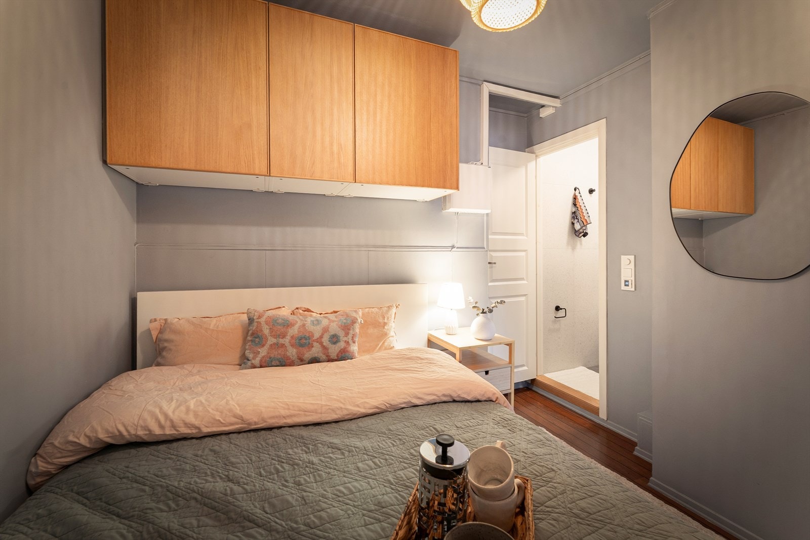 Praktisk alkove, en smart og effektiv løsning for komfortabel soving og oppbevaring. Galleribilde