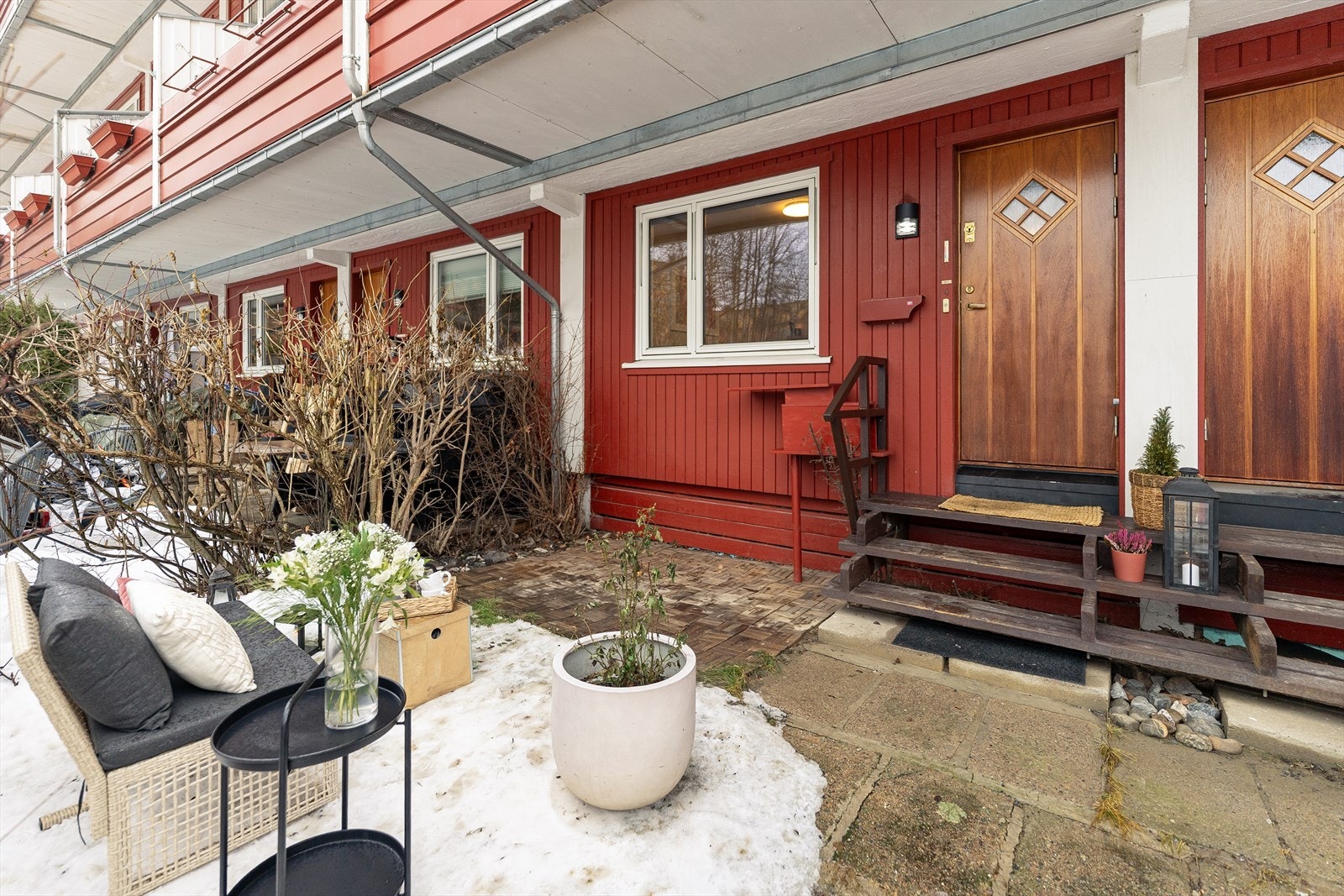 Fra boligen har du utgang til en herlig uteplass. Galleribilde