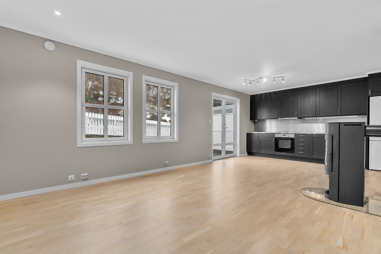 Gulvene i stue/kjøkken er nylig slipt Galleribilde