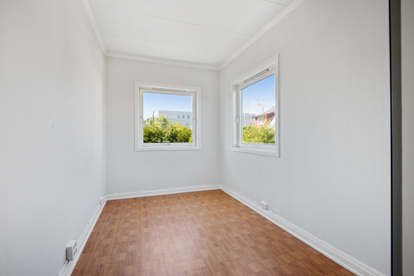 Soverom 2 med garderobe, plass til dobbeltseng. Galleribilde