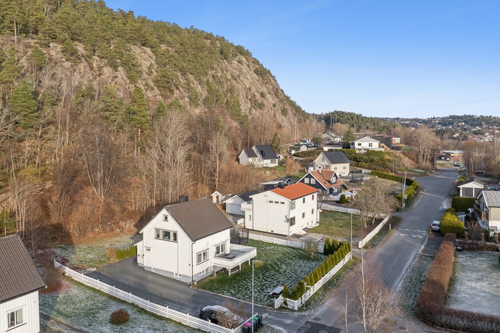 Bjerkelunden idrettspark ligger en 6-minutters spasertur fra boligen, perfekt for sport og trening. Galleribilde