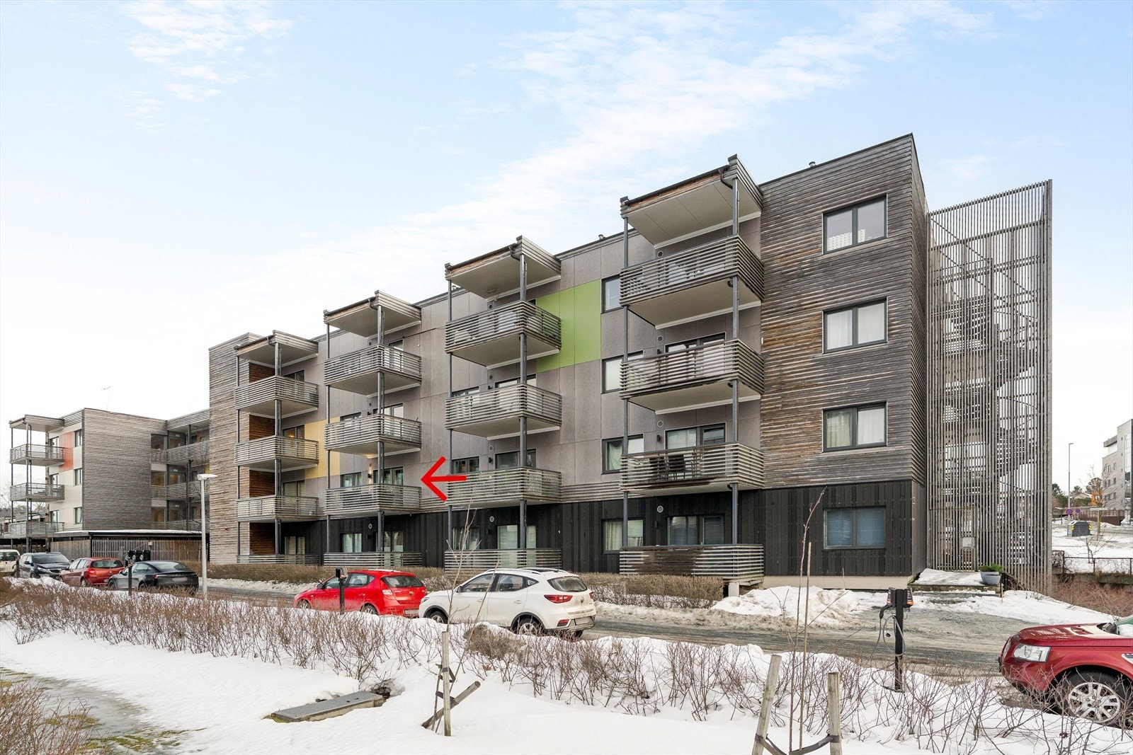 Leiligheten ligger i et stille, sentrumsnært og svært attraktivt boligområde på Miljøbyen Granås i Trondheim. Miljøbyen er et relativt nytt boligfelt som ligger i et allerede godt etablert område. Galleribilde