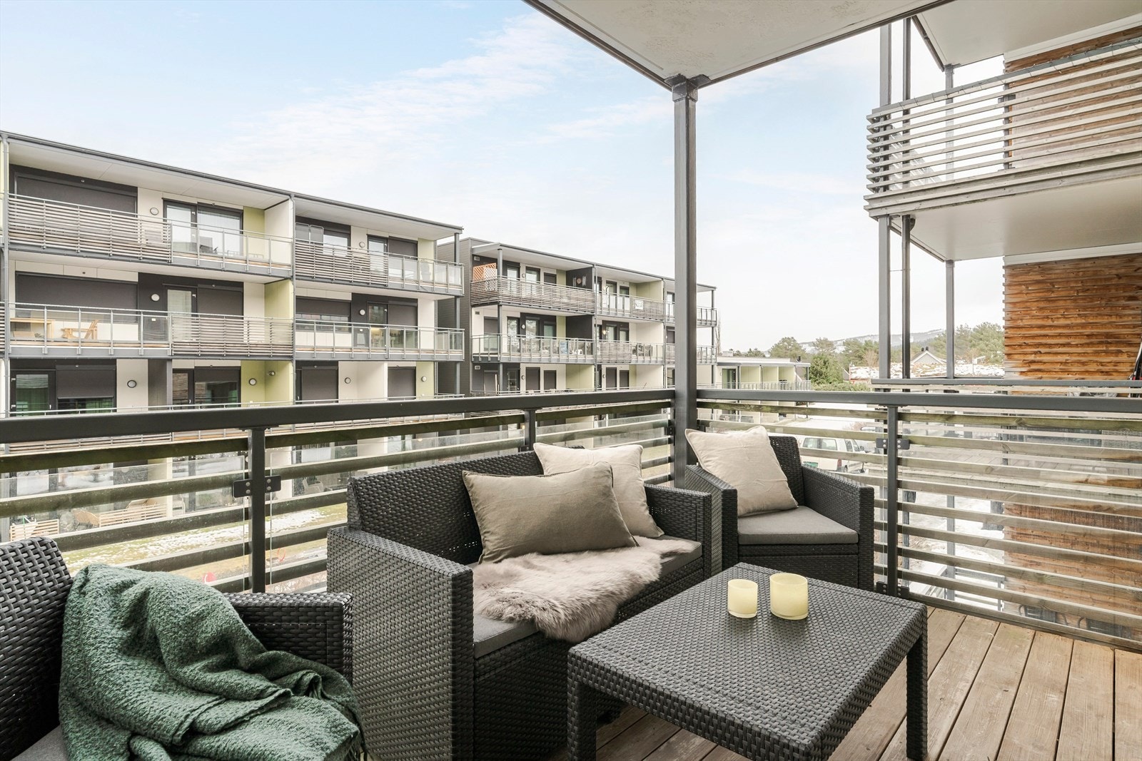 Balkongen er på 9m² som gir god plass til møblering. Galleribilde