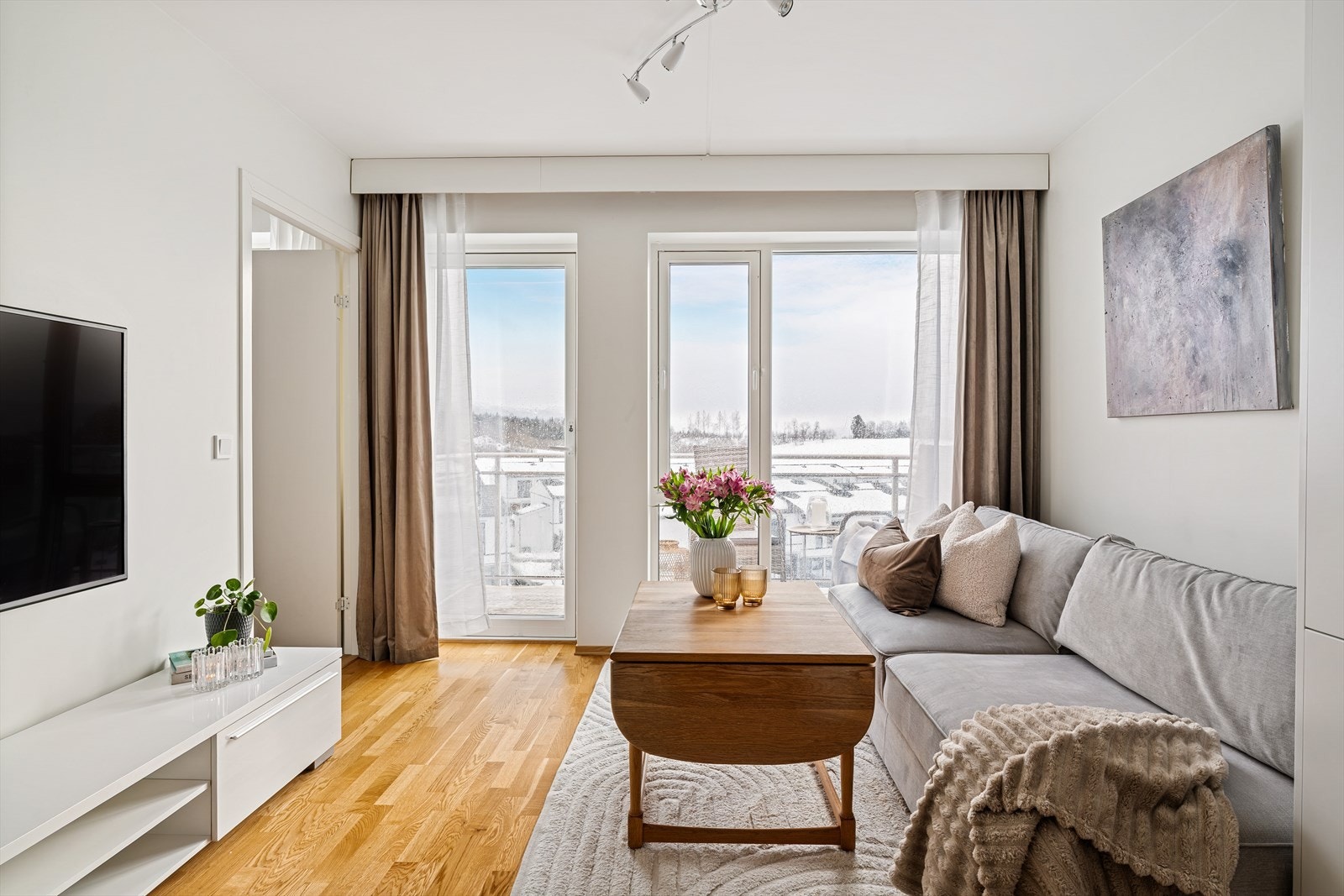 Leiligheten sto ferdig i 2022, og innehar dermed en gjennomgående god standard. Alle bygningsdeler har fått beste tilstandsgrad TG0. Galleribilde