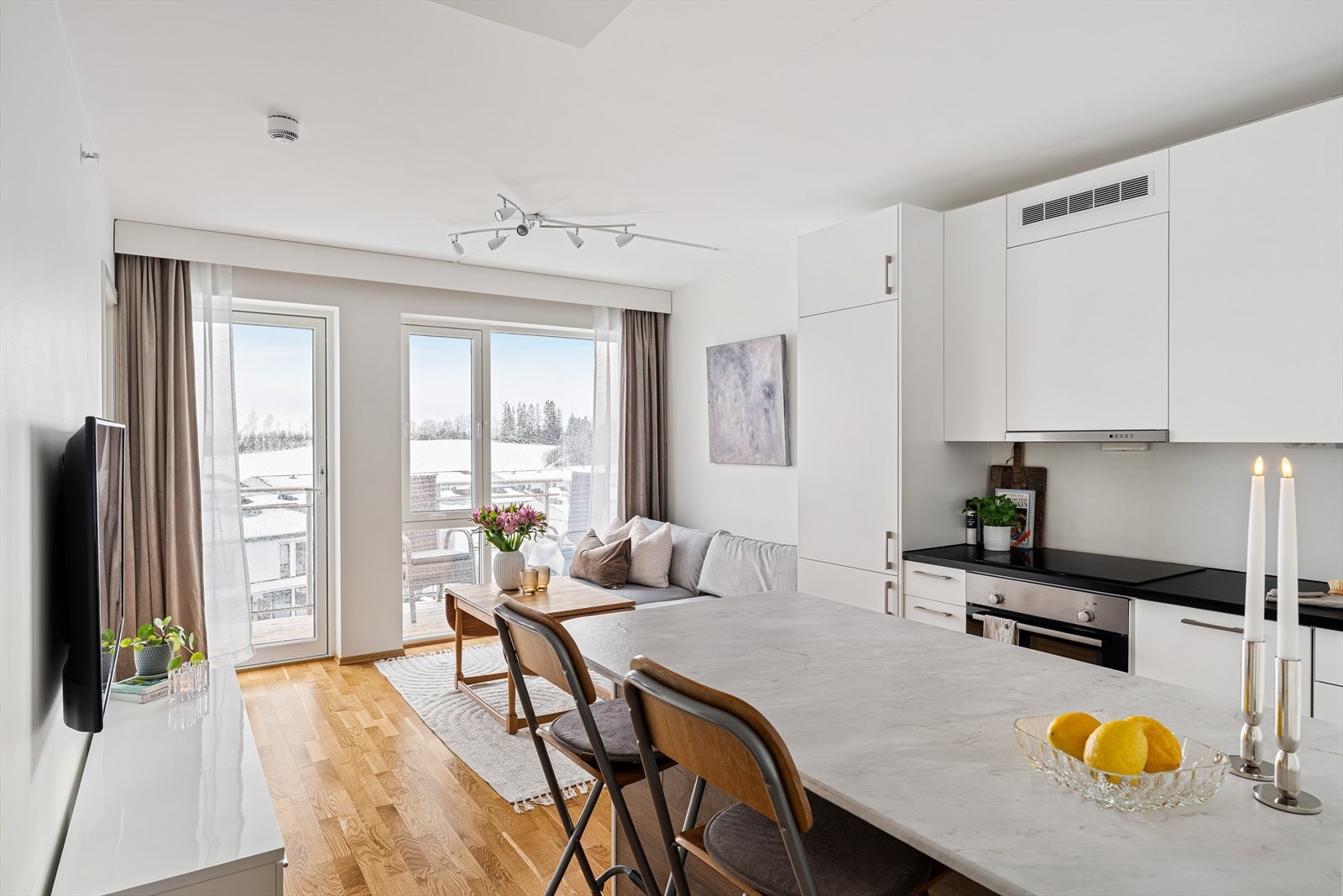 Det er mange fordeler ved å bo i et nytt bygg. En av disse er energieffektiviteten. Strømforbruket til nåværende eier har vært på bare 1750 kWh pr. år. Her blir med andre ord det totale kostnadsbildet ganske hyggelig. Galleribilde