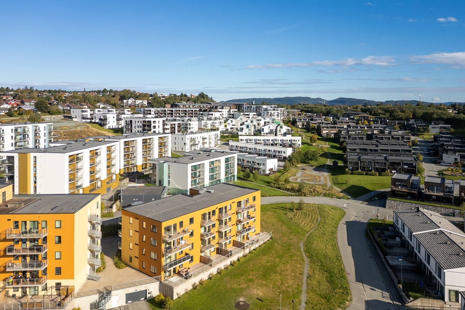 Leiligheten har den beste beliggenhet av 2-romsene i blokka. I tillegg ligger blokka svært fint til på Lund Østre. Galleribilde