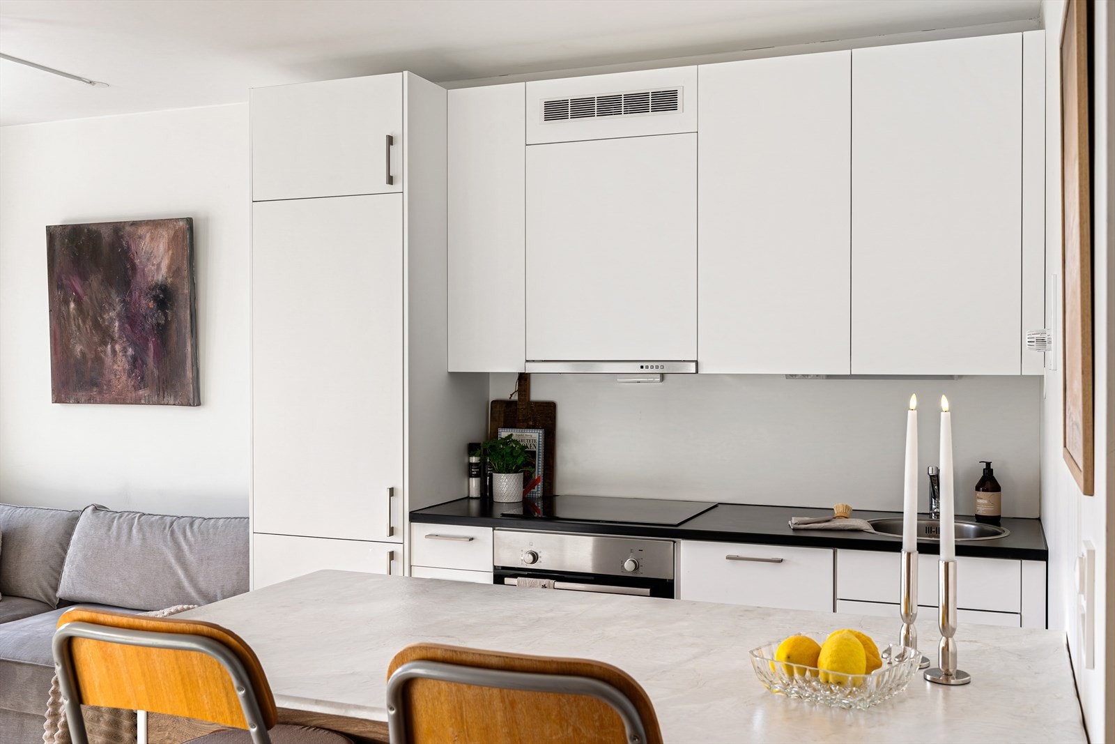 Ny eier får gleden av integrerte hvitevarer som medfølger handelen. Galleribilde