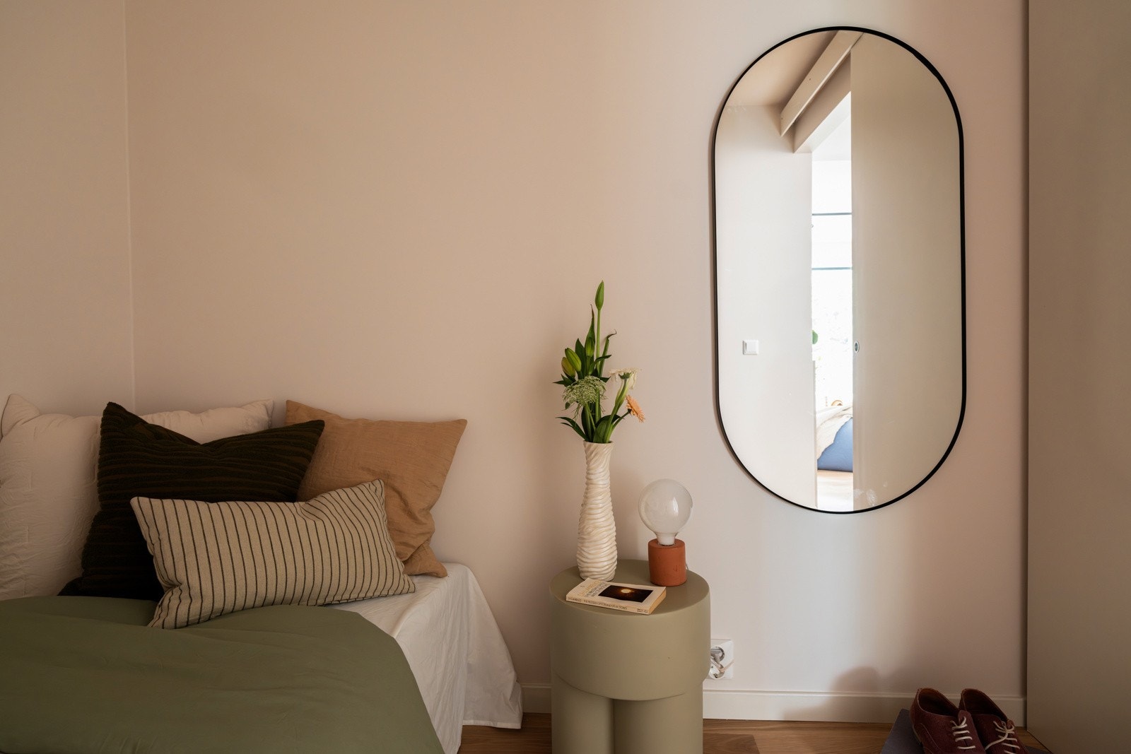 I alkoven er det plass til seng og kommode eller skap. Galleribilde