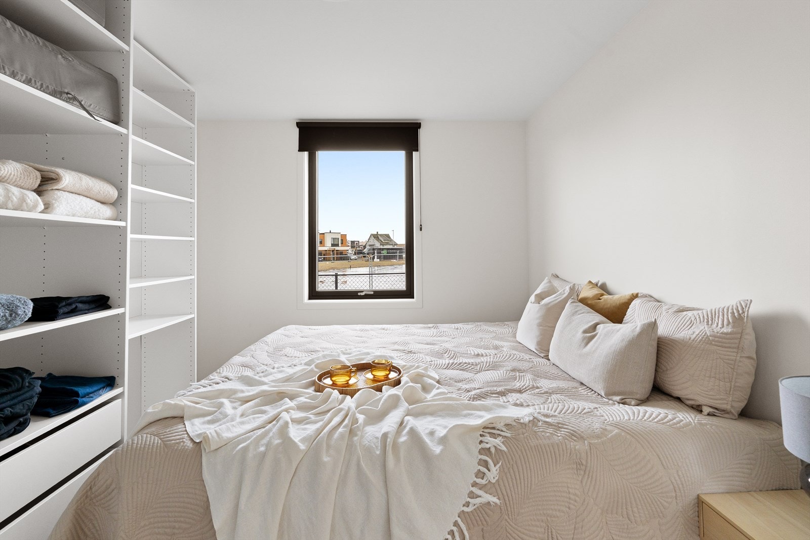 Hovedsoverom med åpen garderobeløsning Galleribilde