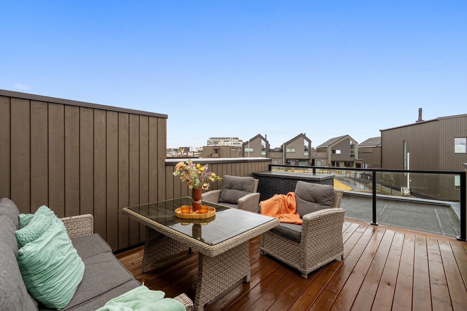 Takterrasse med gode soleforhold fra tidlig morgen Galleribilde