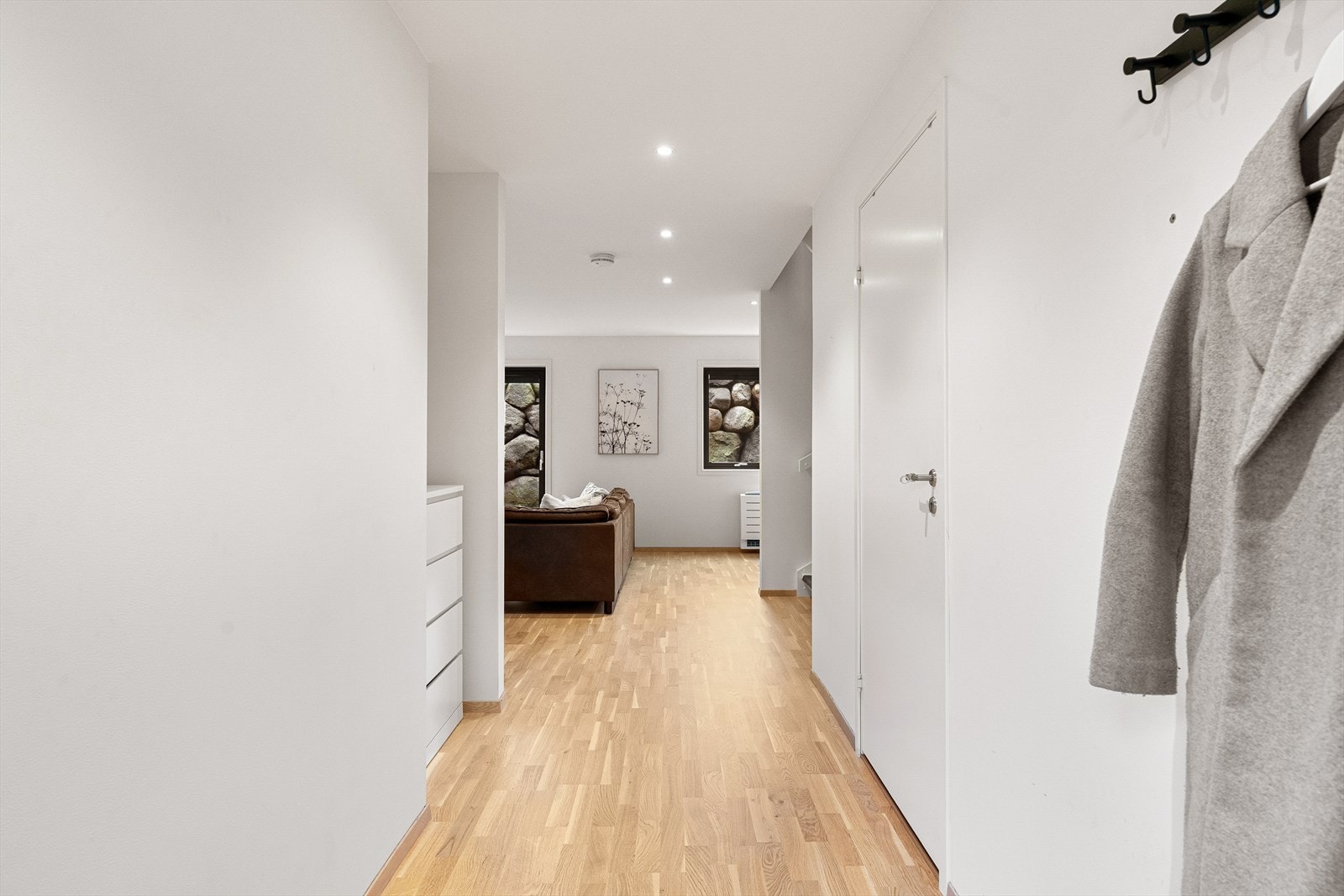 Velkommen inn - entrè/gang med plass til garderobeløsninger Galleribilde