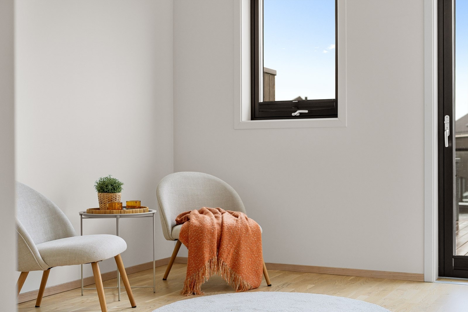 Loftstue med utgang til takterrasse. Innvendig solskjerming i de fleste vindu. Galleribilde