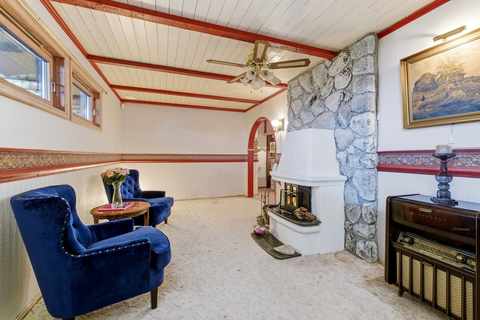 Underetasjen er innredet, men rommene er ikke godkjent som rom for varig opphold. Galleribilde