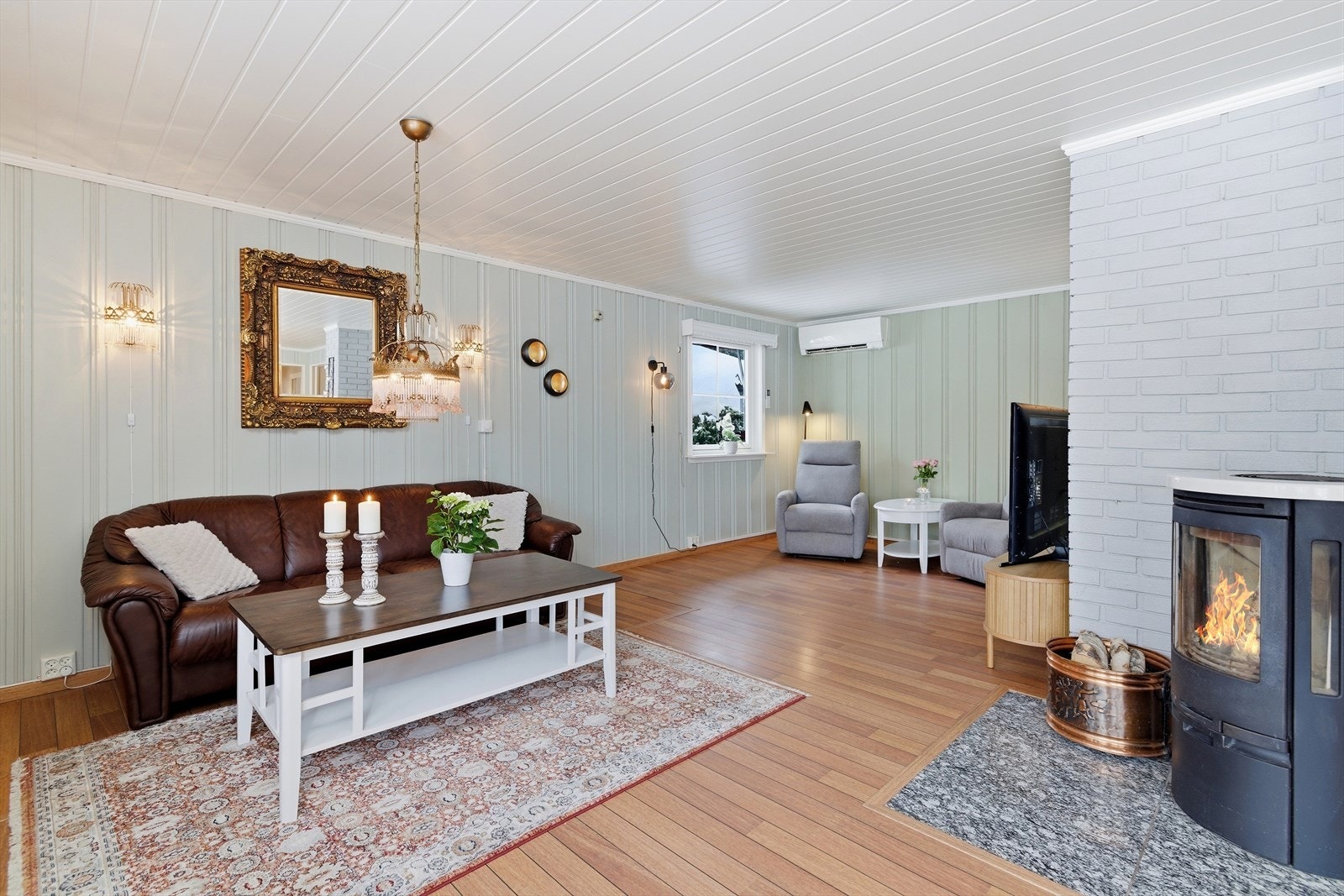 Store deler av boligen, inkludert stuen, ble pusset opp i 2020. Galleribilde