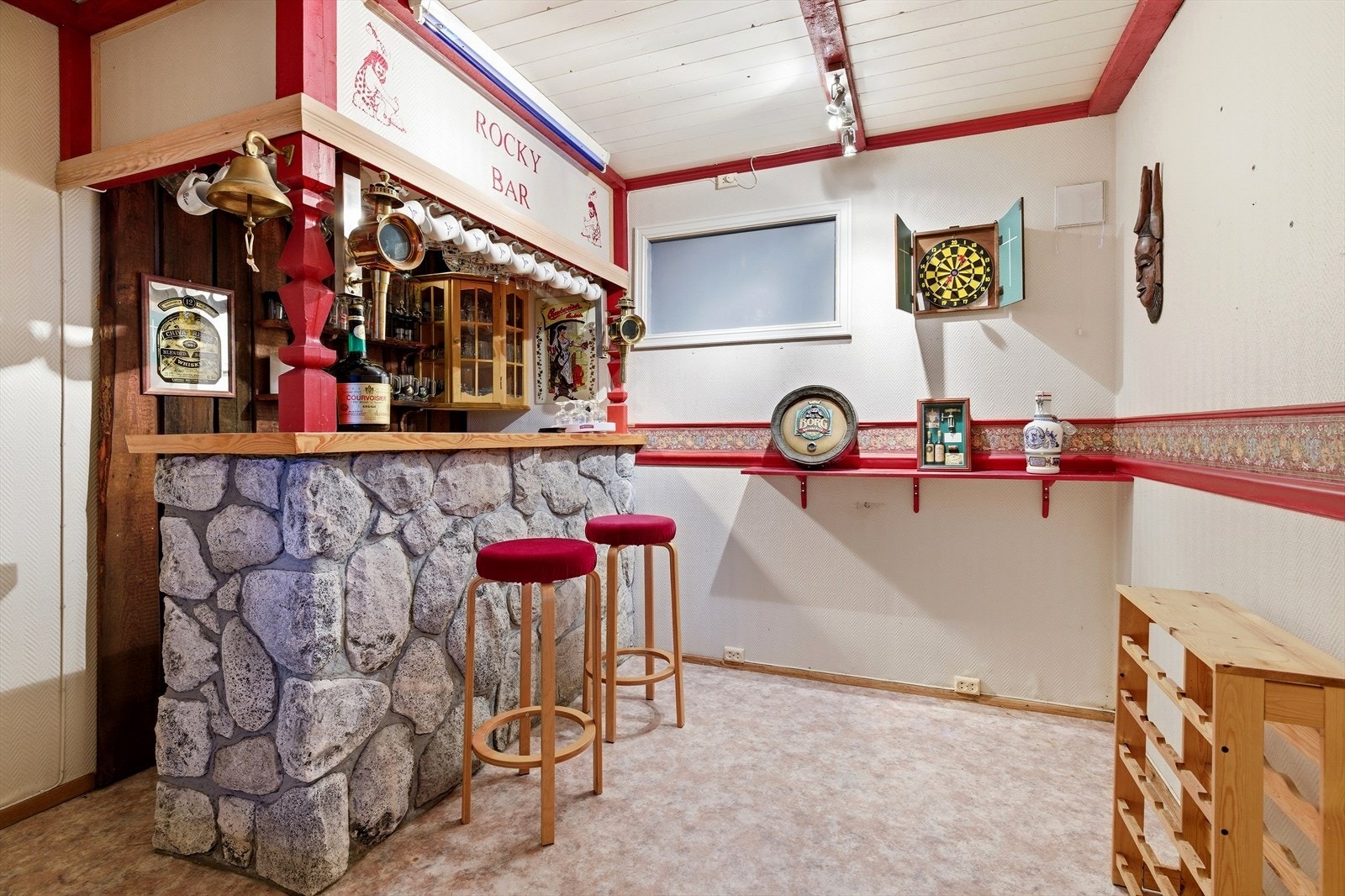 Underetasjen er innredet, men rommene er ikke godkjent som rom for varig opphold. Galleribilde