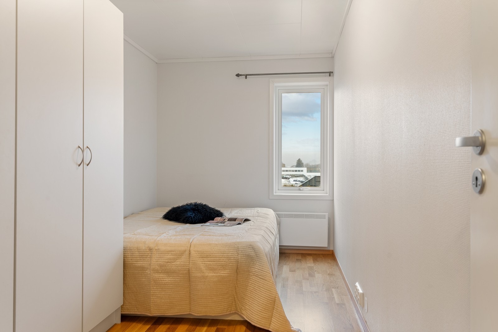 Boligen har ytterligere to soverom som egner seg godt som barnerom, gjesterom eller kontor - Soverom 2 Galleribilde