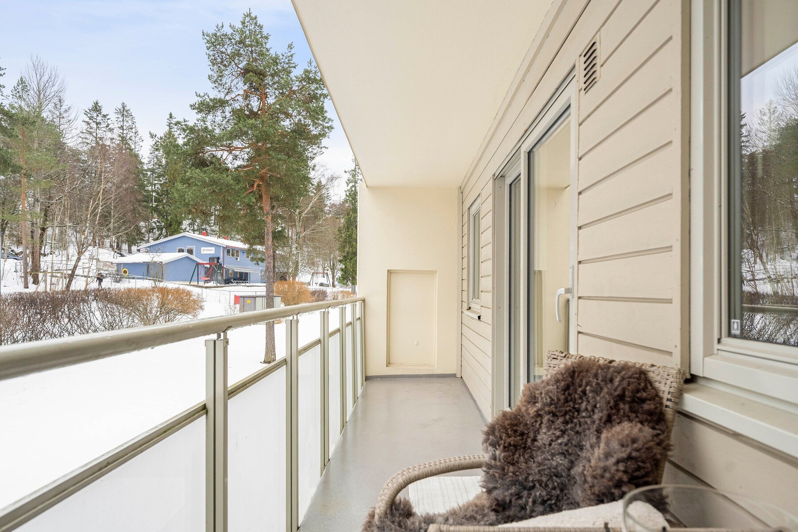 Her har du plass til sittegruppe og tilhørende utemøblement. Galleribilde