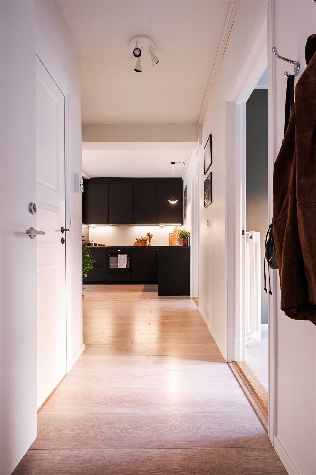 Mellomgang. Galleribilde