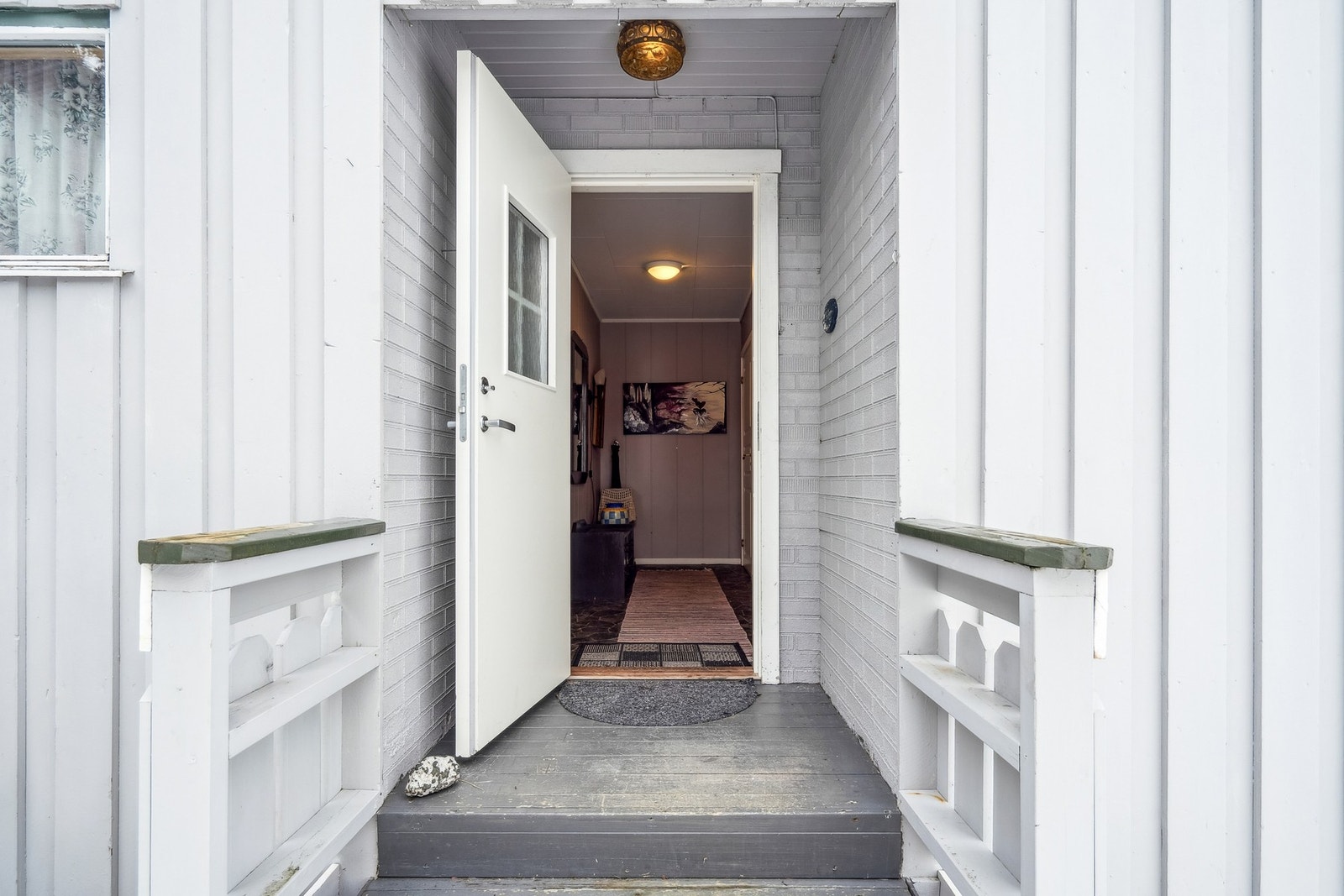 Vi tar turen inn i boligen - velkommen inn! Galleribilde