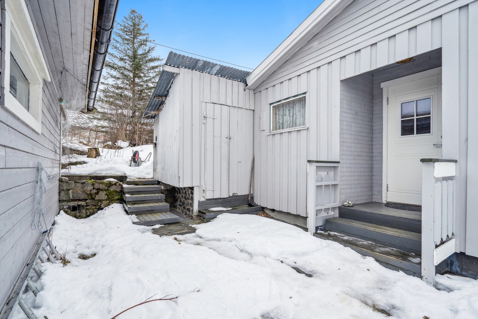 Boligen holder normal standard ut ifra antatt alder, men modernisering må påregnes. Galleribilde