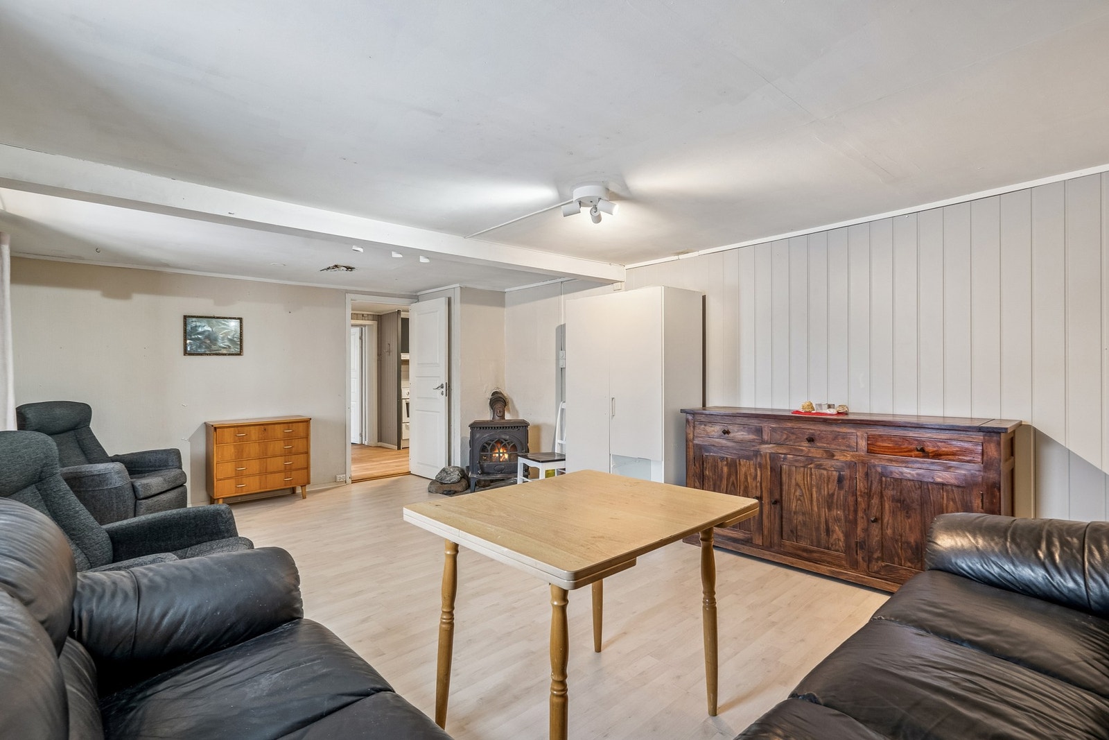 Oppvarming via varmepumpe og vedovn. Galleribilde